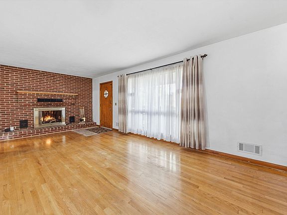 3rd image of 3107 Oliver Rd NE