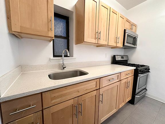 4th image of 1411 Amsterdam Ave #33B