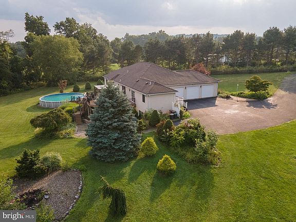 4th image of 2202 High Meadow Rd
