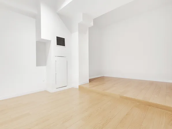 135 West 70th Street image 17 of 25