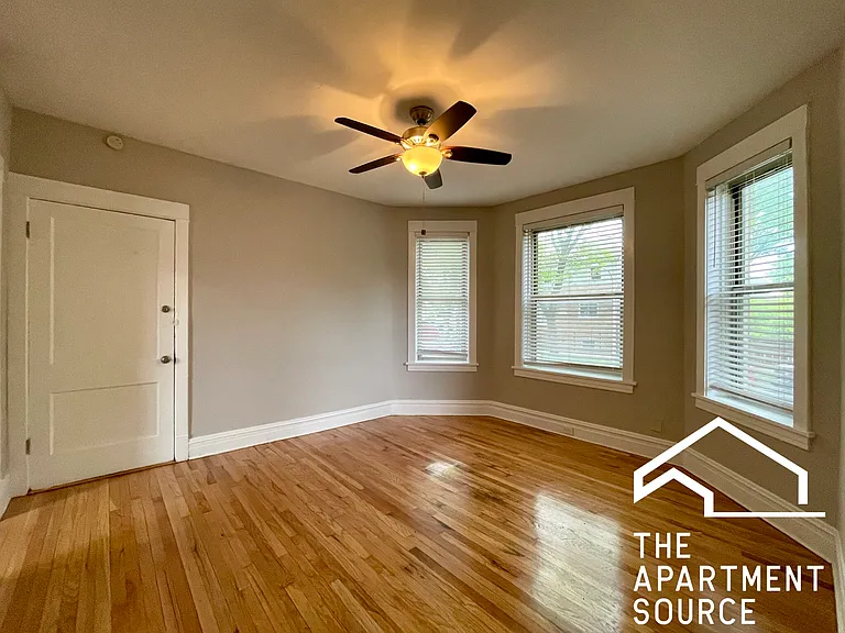 2515 N Kilbourn Ave #1R — Photo 3