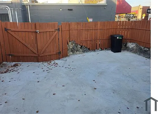 2882 Mayfield Ave — Photo 22