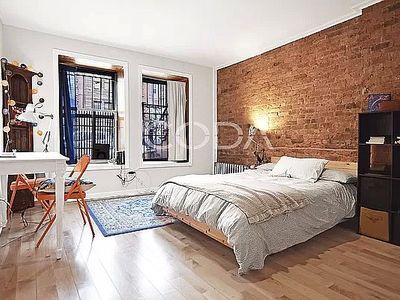 166 Vernon Ave, Brooklyn, NY, 11206