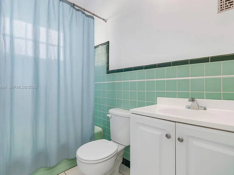 635 8th St #205 — Photo 3
