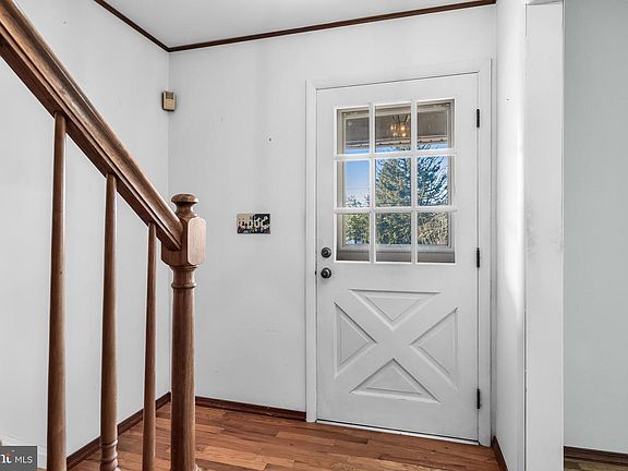 3rd image of 516 Meadowyck Ln