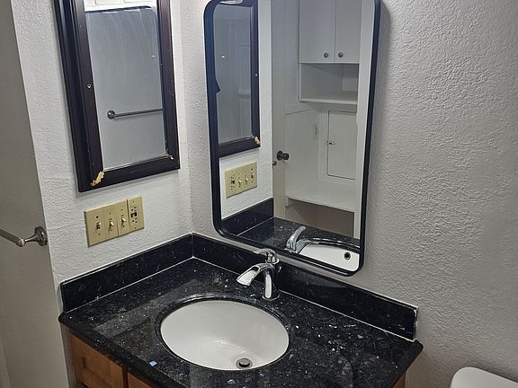 5th image of 1055 N Capitol Ave APT 37