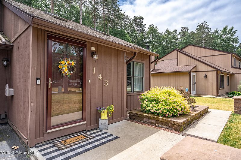 2nd image of 143 Arrow Wood Place