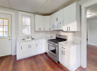 18 Chestnut St, Middletown, NY 10940
