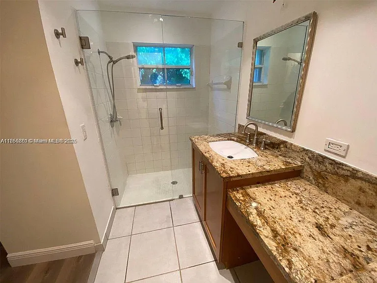 4272 Pine Ridge Ct — Photo 5