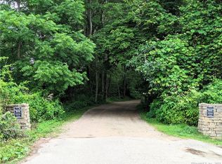 30 Trolley Xing, Pawcatuck, CT 06379