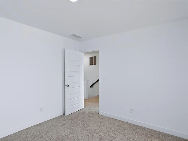 406 Monarch Ln — Photo 12