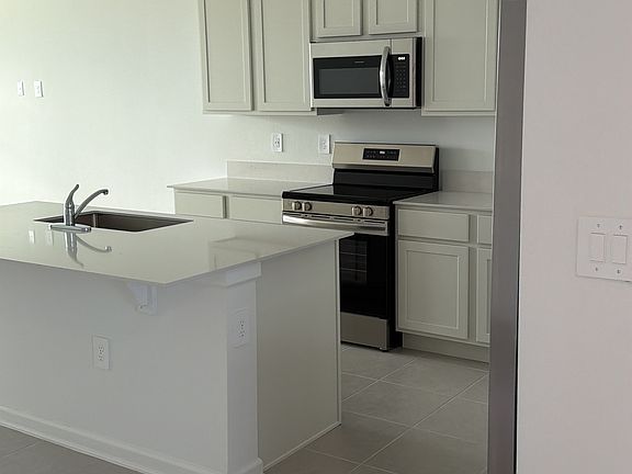 5th image of 382 Sol Vista Dr