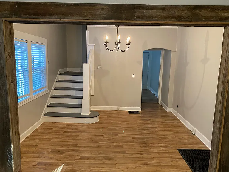 1816 Woodlawn Ave — Photo 5