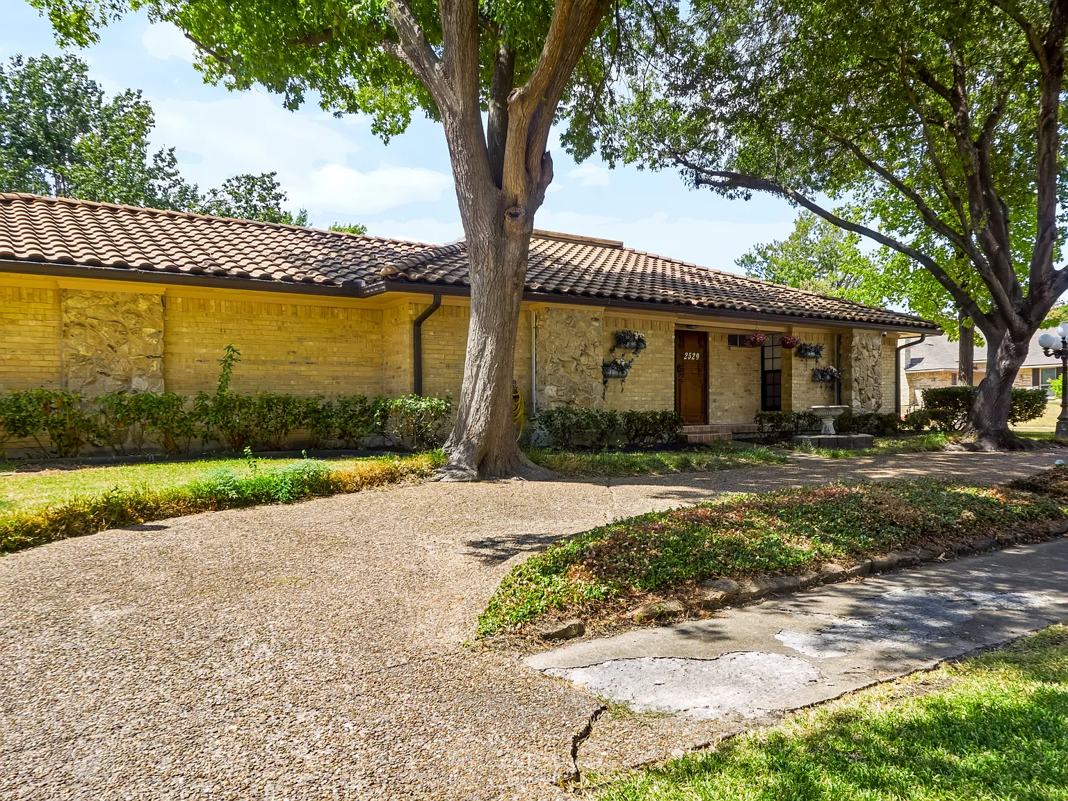 3 bed, 2057 sqft, $2,800 — Photo 2