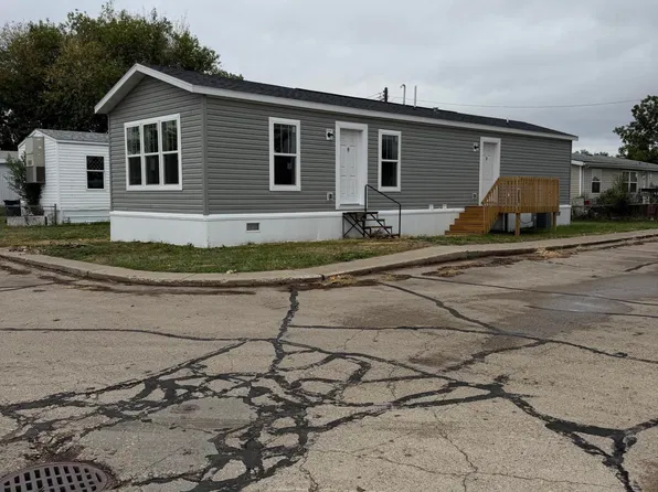 703 6th Ave SE #C-1, Mandan, ND 58554