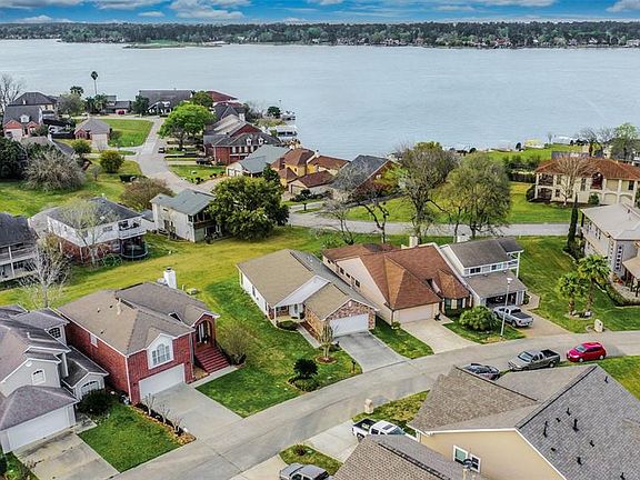 3rd image of 137 Cove Cir