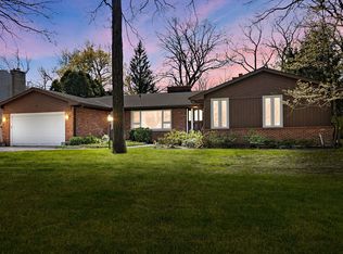 1090 Waveland Rd, Lake Forest, IL 60045