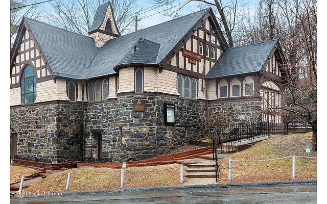 Sold by Douglas Elliman | media 24