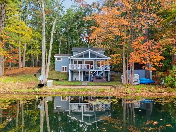10 N Shore Dr, Stow, MA 01775