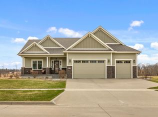 11106 Westport Dr, West Des Moines, IA 50266