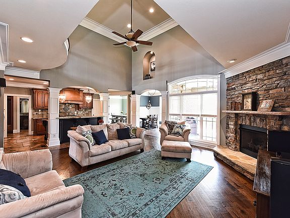 4th image of 105 Palos Verde Dr