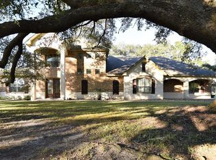 100 Vintage Oaks Ct, Angleton, TX 77515