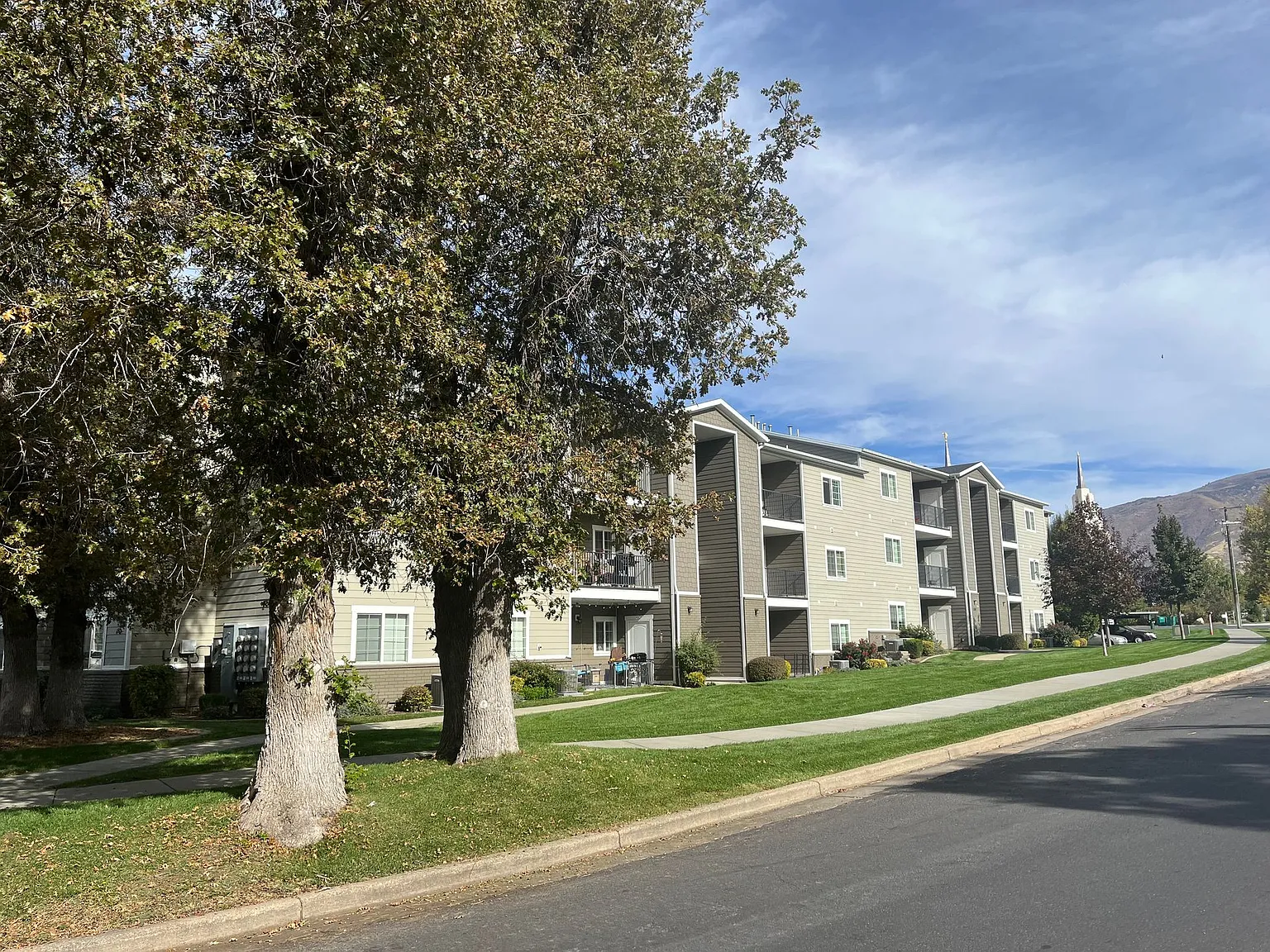Modern Comfort in a Prime Layton Location | Creekside Oaks Apartments — Photo 2