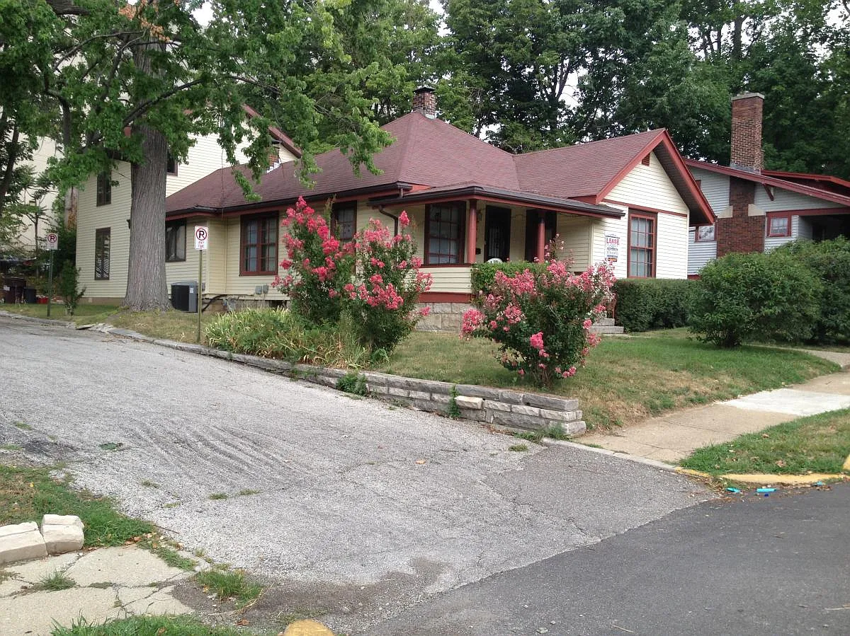 817 E Hunter Avenue — Photo 3