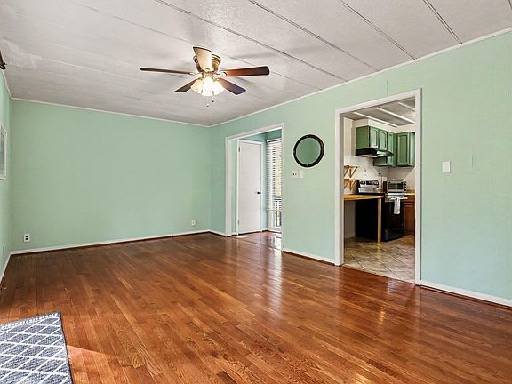 3rd image of 7201 Bentley Cir