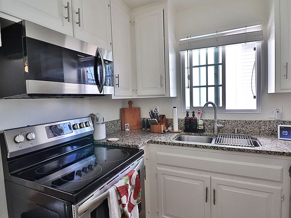 3rd image of 508.5 Marguerite Ave #B