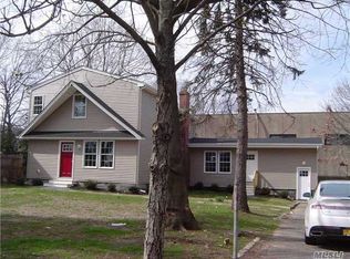 26 E 8th St, Huntington Station, NY 11746