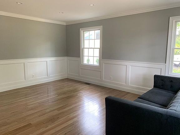 4th image of 300 Locust Ln