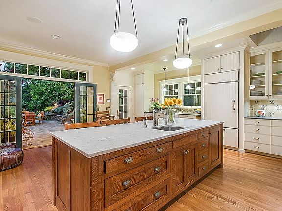 3rd image of 21 Hawthorne Ave