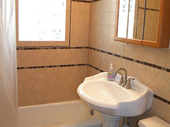 3rd image of 1309 E Hennepin Ave #1