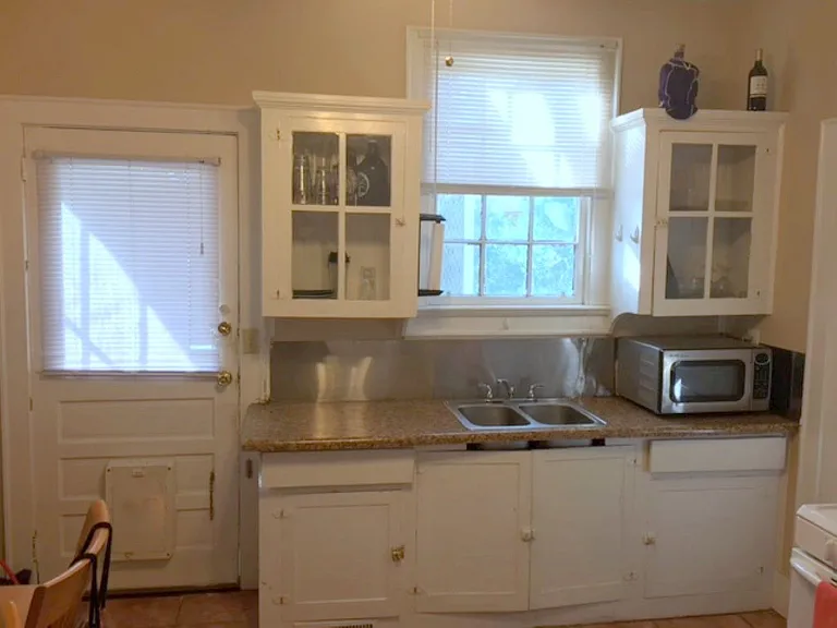 2210 College St — Photo 5