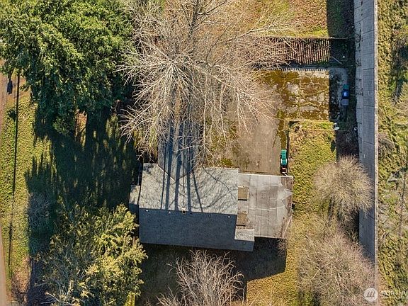 2nd image of 9515 Slater Avenue NE