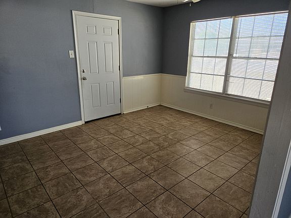 4th image of 302 E Cheryl Dr