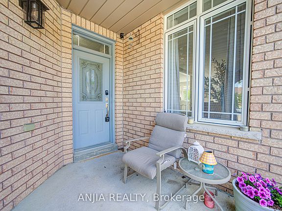 5th image of 132 Estate Garden Dr