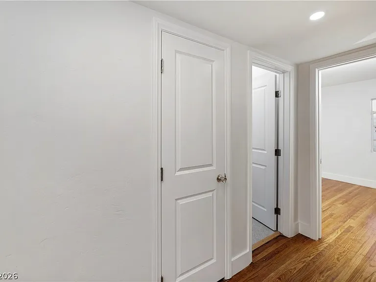 1140 Hillside Pl — Photo 3