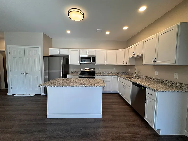 217 Rockingham Rd — Photo 4