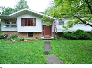 2483 Community Dr, Bath, PA 18014