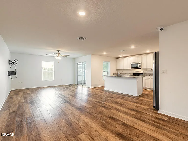 1009 Rosetta Dr — Photo 7