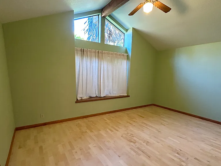 1006 Valencia Ave — Photo 9
