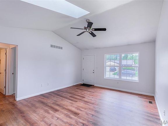 3rd image of 874 Lester Ave