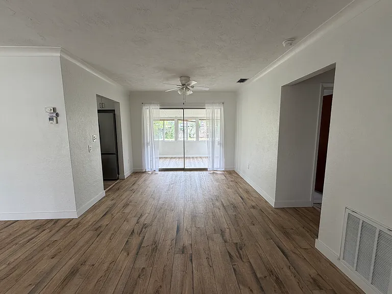 4518 Groveland St — Photo 4