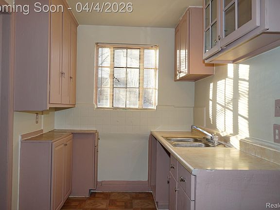 4th image of 16076 Ellsworth St