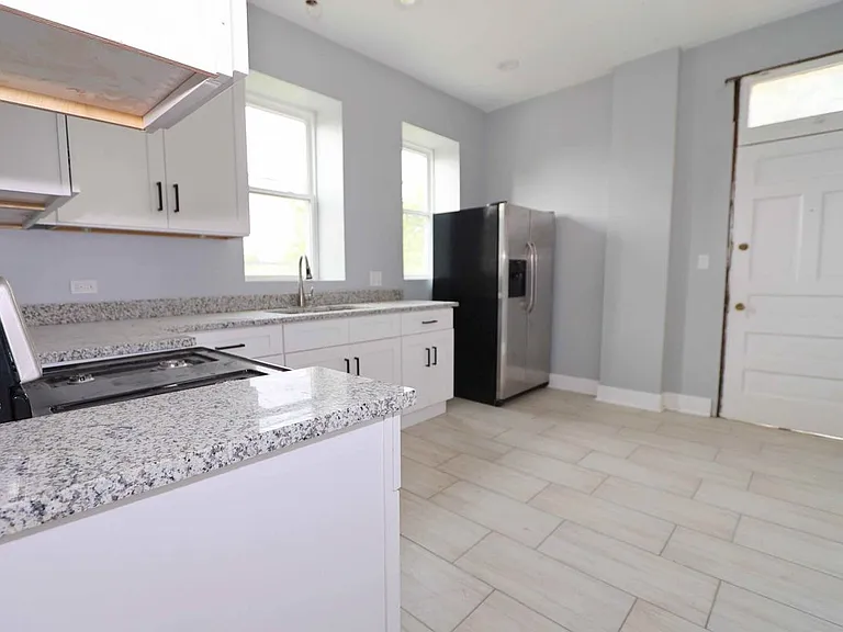 2858 S Saint Louis Ave #3 — Photo 8
