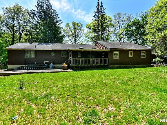 4th image of 72 Brookside Dr