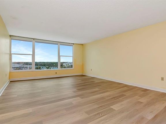 5th image of 634 Edgewater Dr Unit 848