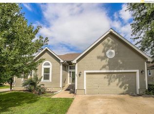 807 S Bridle Trail Ln, Peculiar, MO 64078